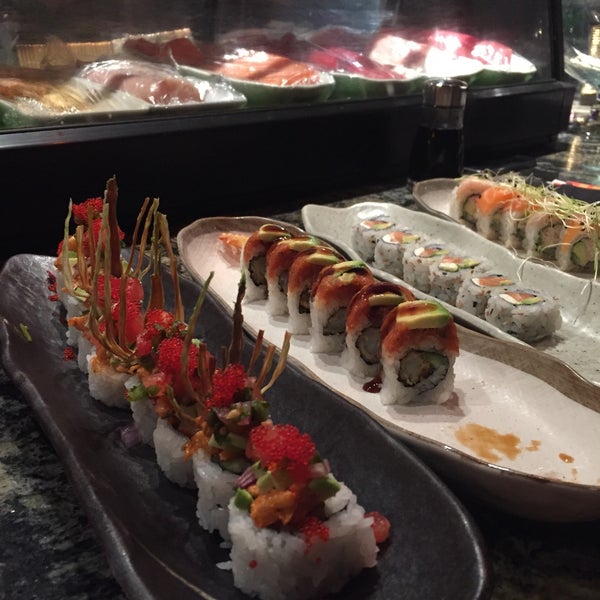 5/30/2015にKim L.がLucky Foo&#39;s Sushi Cocktails &amp; Kitchenで撮った写真