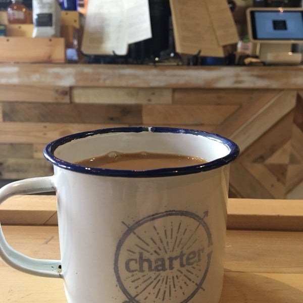 12/27/2017 tarihinde Emily K.ziyaretçi tarafından Charter Coffeehouse'de çekilen fotoğraf