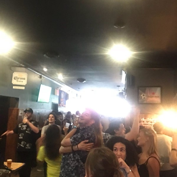 Foto tirada no(a) Offside Tavern por Danny D. em 7/3/2018