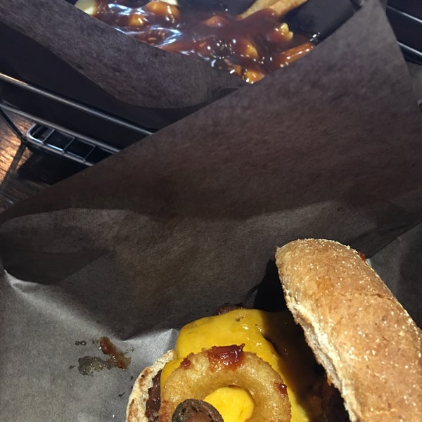 11/28/2015에 Marc G.님이 Burgers n&#39; Fries Forever에서 찍은 사진