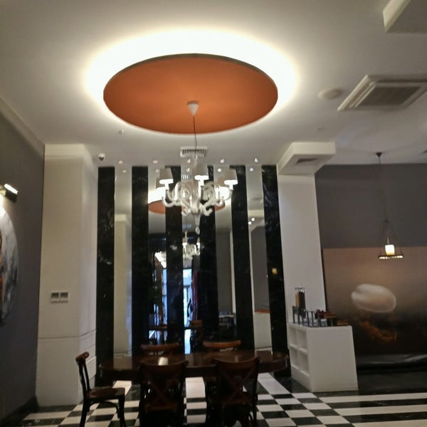 รูปภาพถ่ายที่ Modernity Hotel โดย Ali Ü. เมื่อ 2/6/2020