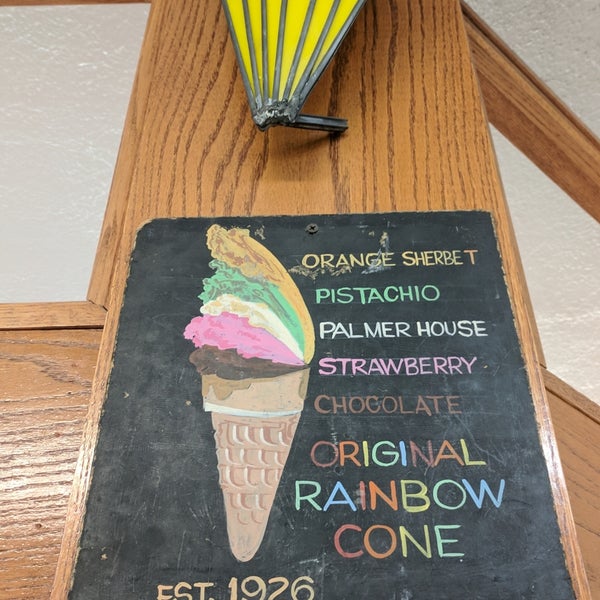 รูปภาพถ่ายที่ The Original Rainbow Cone โดย Jeffery H. เมื่อ 8/30/2017