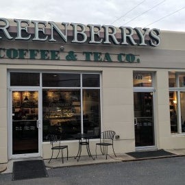 Das Foto wurde bei Greenberry&#39;s Coffee Co. von Jeffery H. am 3/10/2017 aufgenommen