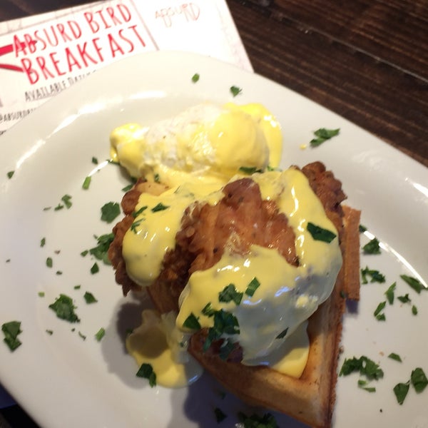 The Absurd Benedict brunch is breakfast of champions - Waffle, fried chicken, poached egg & hollandaise 👌 Nom nom nom 😎