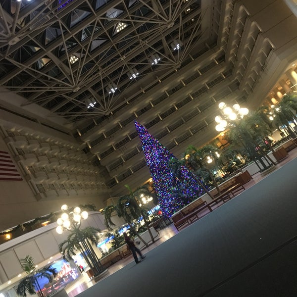 Designated Smoking Area - Orlando International Airport - Orlando, FL