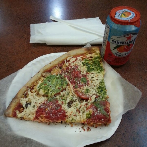 Photo taken at Cafe Viva Gourmet Pizza by Noah X. on 8/23/2014