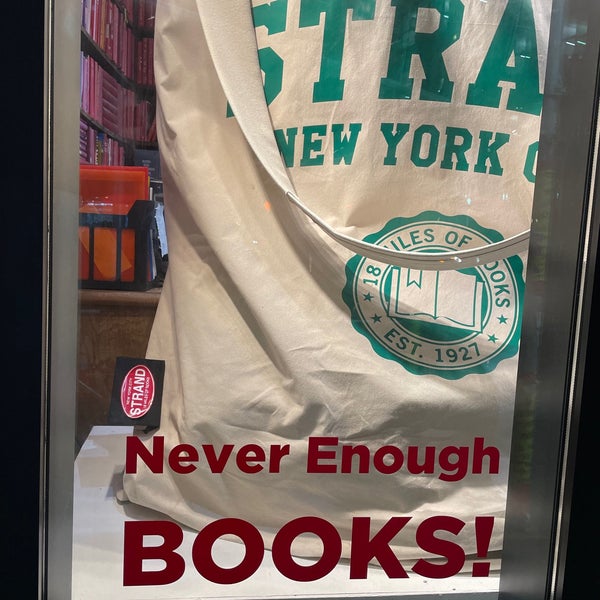 Foto scattata a Strand Bookstore da Noah X. il 9/15/2023