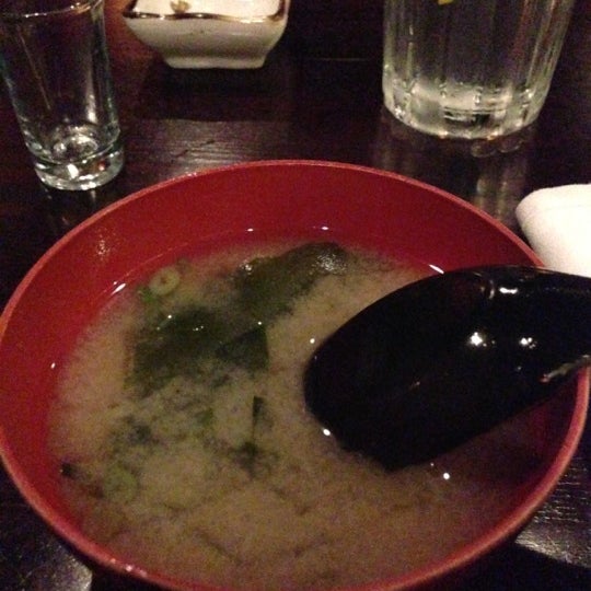 Foto diambil di Yen Sushi &amp; Sake Bar (Century City) oleh Nina N. pada 10/20/2012
