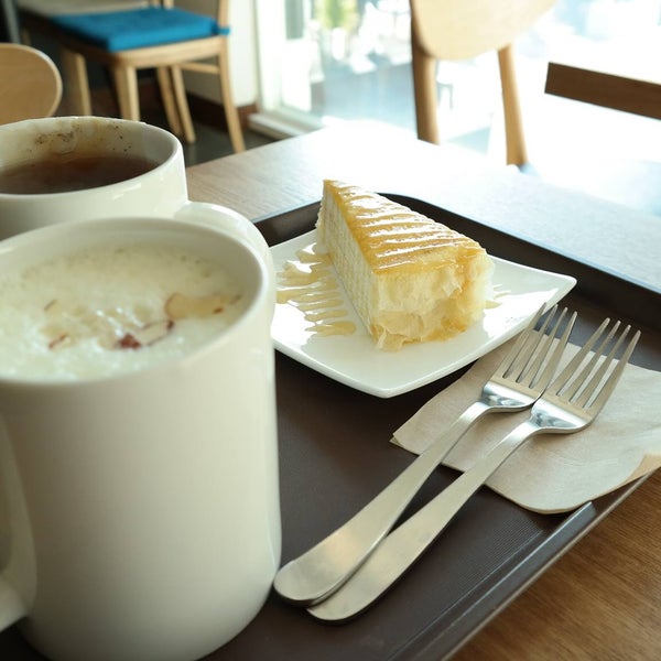 I fell in love with their goguma latte and their HONEY CREPE CAKE!!!!!! It was my first time trying both and it was love at first taste! <3