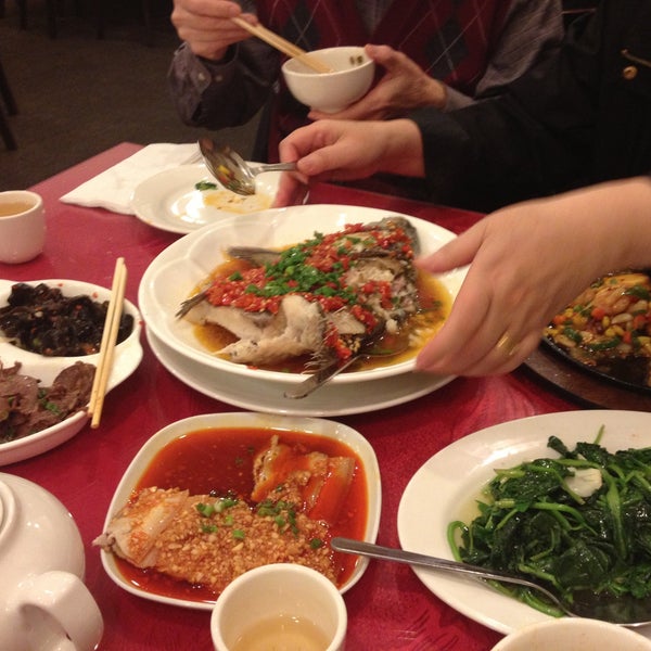 4/14/2013 tarihinde Connie C.ziyaretçi tarafından Hunan Cafe'de çekilen fotoğraf