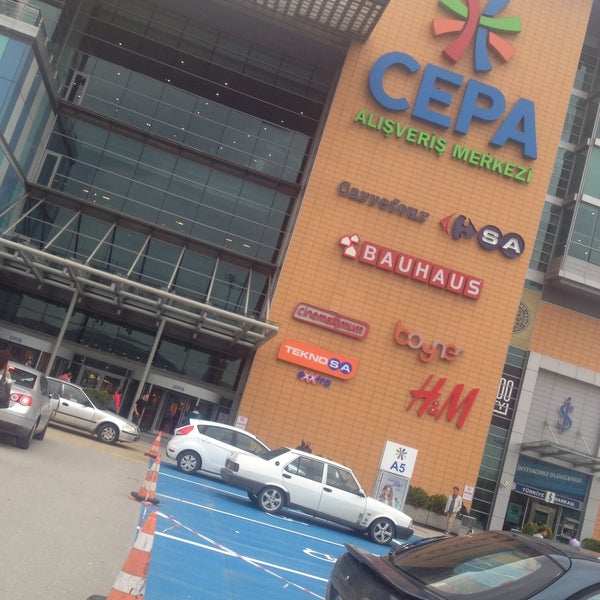 รูปภาพถ่ายที่ Cepa โดย Simge K. เมื่อ 6/4/2015