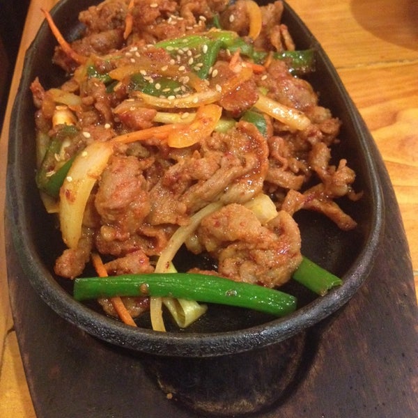 Foto scattata a Beewon Korean Cuisine da Kalby C. il 10/25/2013