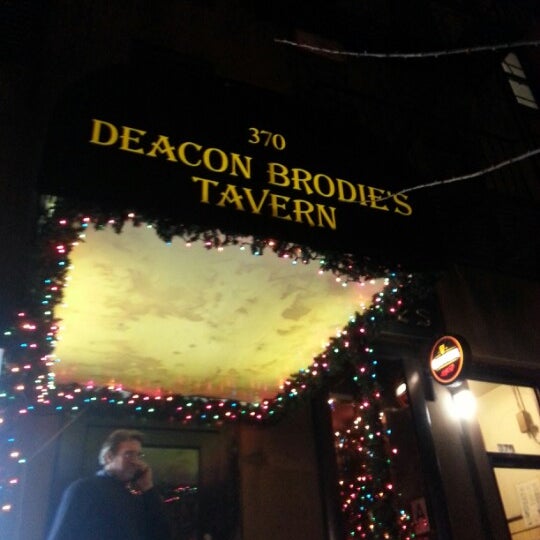 Снимок сделан в Deacon Brodie&#39;s Tavern пользователем Kirsten J. 11/30/2012