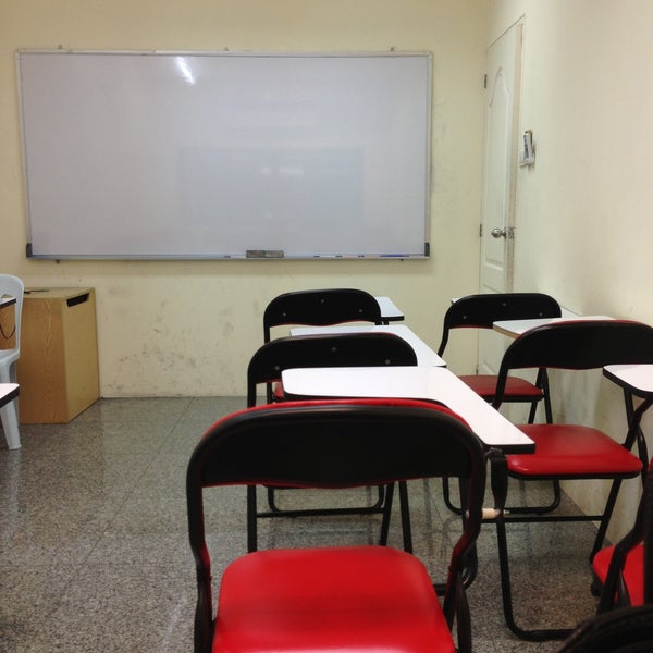 Калинина учебный центр. Учебный центр пустой. Учебный центр.