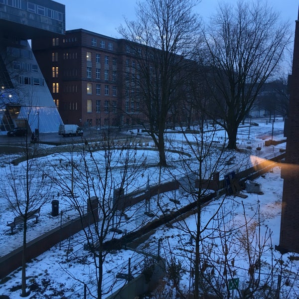 3/5/2018 tarihinde Merve Y.ziyaretçi tarafından Motel One Hamburg-Alster'de çekilen fotoğraf