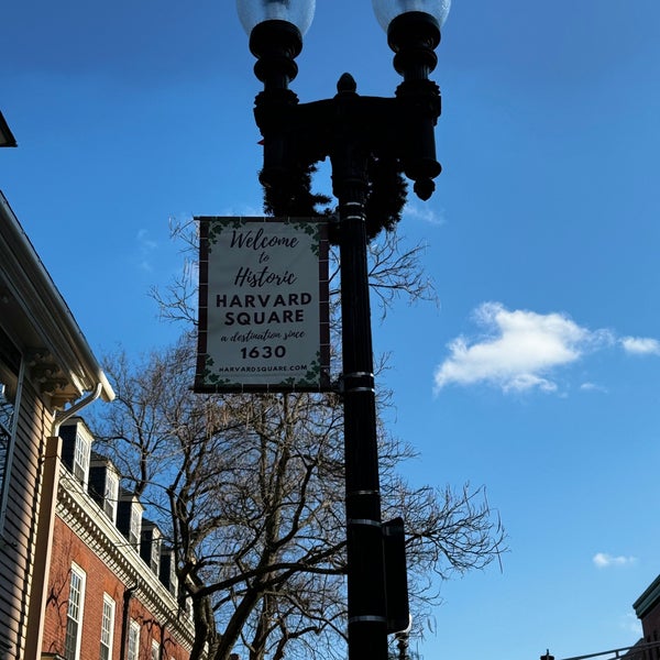 Foto diambil di Harvard Square oleh Janey B. pada 1/3/2024