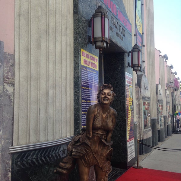 Photo taken at The Hollywood Museum by Ruben K. on 7/19/2015