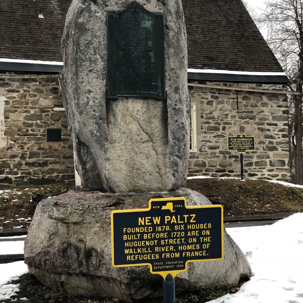 2/19/2018 tarihinde Paola R.ziyaretçi tarafından Historic Huguenot Street'de çekilen fotoğraf