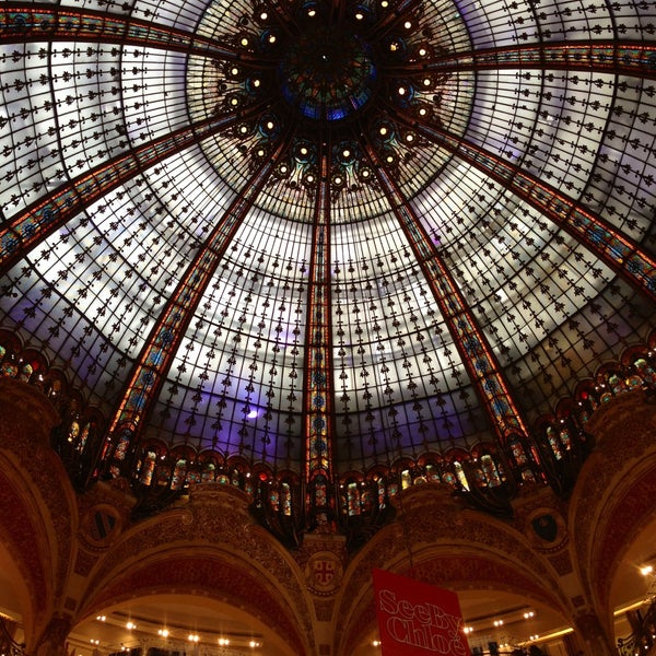 Photo taken at Galeries Lafayette Haussmann by Paola R. on 4/11/2013