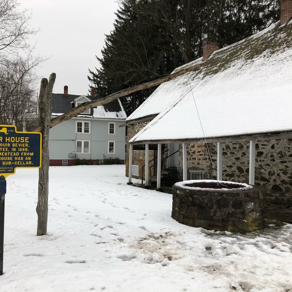 2/19/2018 tarihinde Paola R.ziyaretçi tarafından Historic Huguenot Street'de çekilen fotoğraf