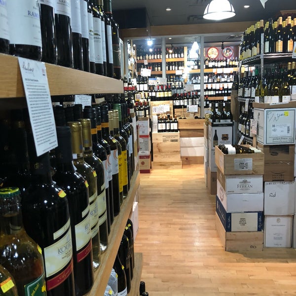 Photo taken at Mister Wright Fine Wines &amp; Spirits by Paola R. on 1/11/2018