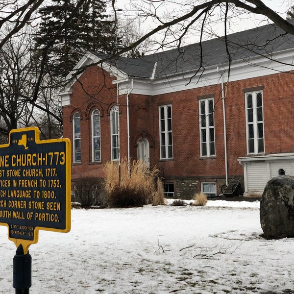 Photo prise au Historic Huguenot Street par Paola R. le2/19/2018