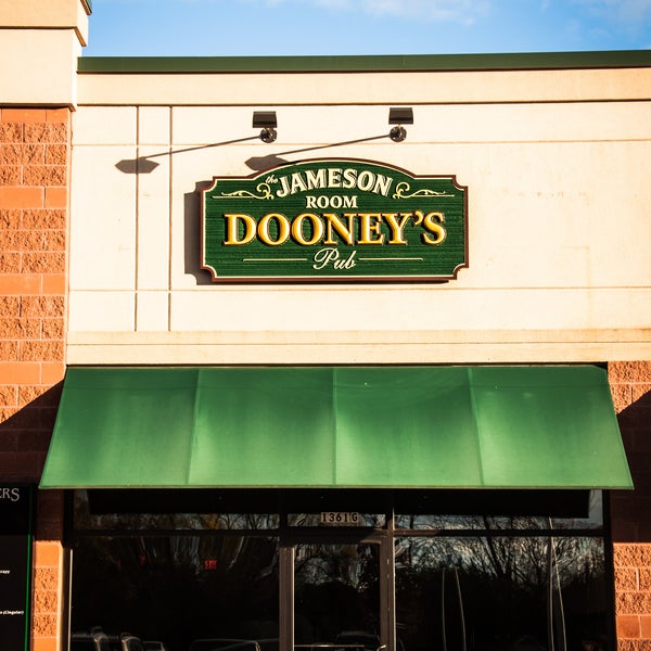 Foto tirada no(a) Dooney&#39;s Pub &amp; Restaurant por Dooney&#39;s Pub &amp; Restaurant em 5/16/2017
