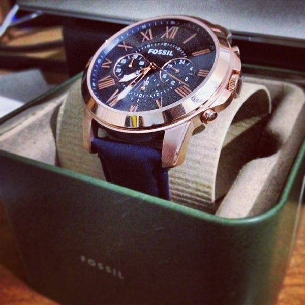 Fossil Toronto Premium Outlets  Watches, Jewelry & Handbags Store in  Halton Hills, ON