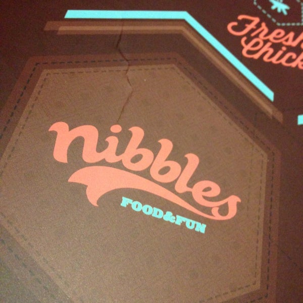 รูปภาพถ่ายที่ Nibbles Food &amp; Fun โดย Marcos D. เมื่อ 6/11/2013