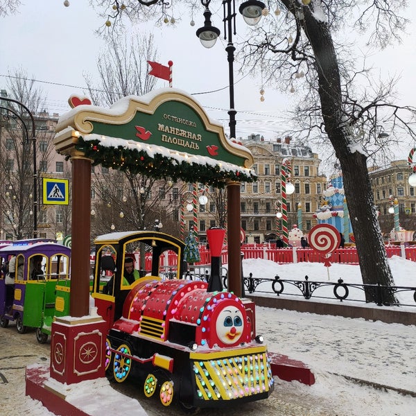 12/26/2021 tarihinde Nikitå I.ziyaretçi tarafından Manezhnaya Square'de çekilen fotoğraf