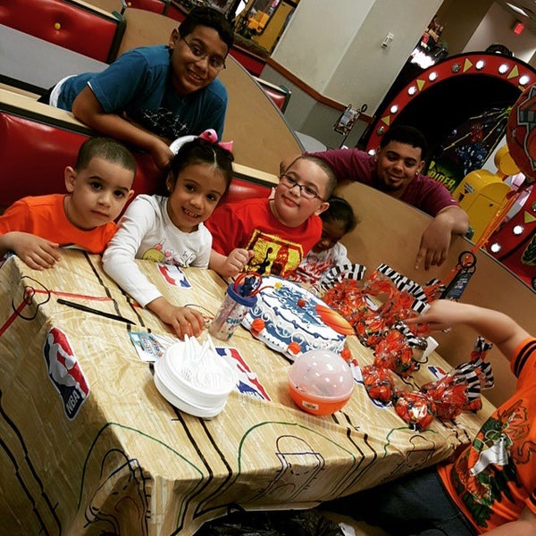 Fotos en Chuck E. Cheese Flushing 6 tips