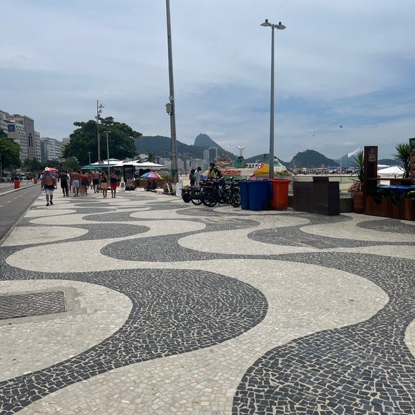 Foto tirada no(a) Praia de Copacabana por Joao G. em 2/4/2024