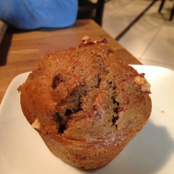 Must get the maple walnut muffin - transcends all muffins.