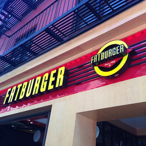 รูปภาพถ่ายที่ Fatburger โดย Eric เมื่อ 9/4/2013