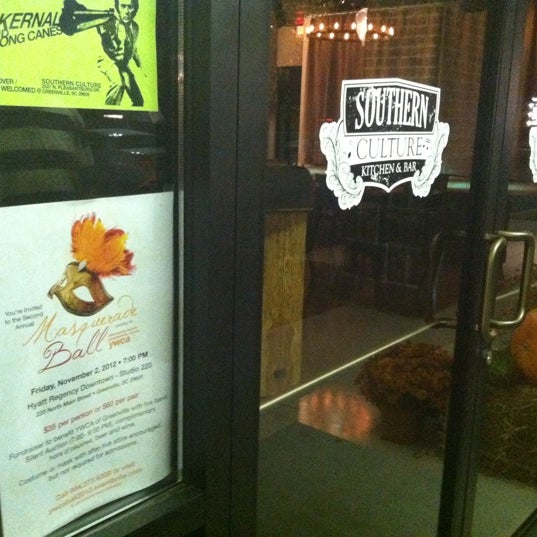 Foto tirada no(a) Southern Culture Kitchen and Bar por Andrea S. em 10/13/2012