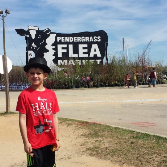 รูปภาพถ่ายที่ Pendergrass Flea Market โดย David M. เมื่อ 4/5/2014