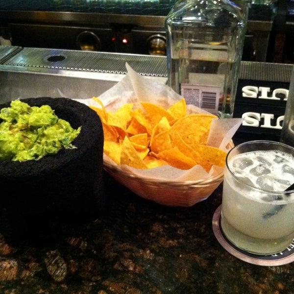 4/15/2014 tarihinde Christina H.ziyaretçi tarafından El Paso Restaurante Mexicano'de çekilen fotoğraf