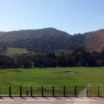 รูปภาพถ่ายที่ Peacock Gap Golf Club โดย Howard C. เมื่อ 4/13/2014