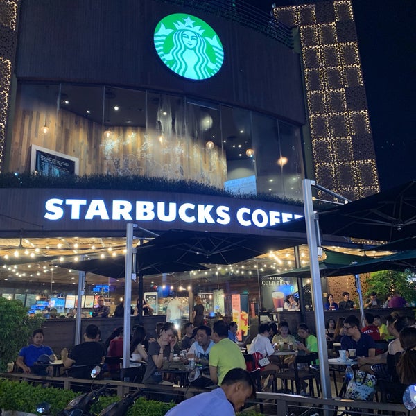 Foto scattata a Starbucks da Howard C. il 7/31/2019