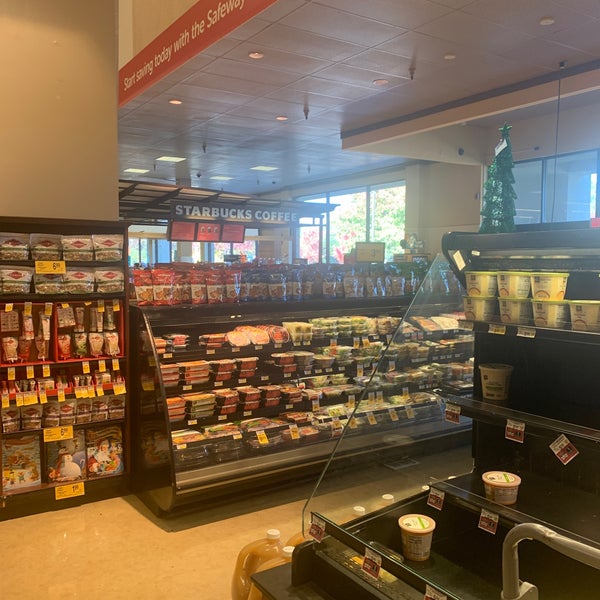 Safeway Grocery Store in San Rafael