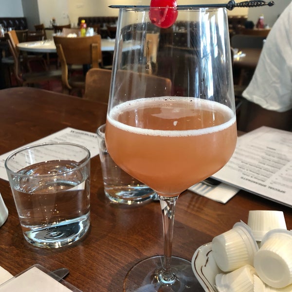 Foto scattata a Wishbone Restaurant da Natasha B. il 6/7/2019