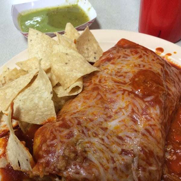 รูปภาพถ่ายที่ Julia&#39;s Mezquite Mexican Grill-- โดย Eric M. เมื่อ 3/27/2014