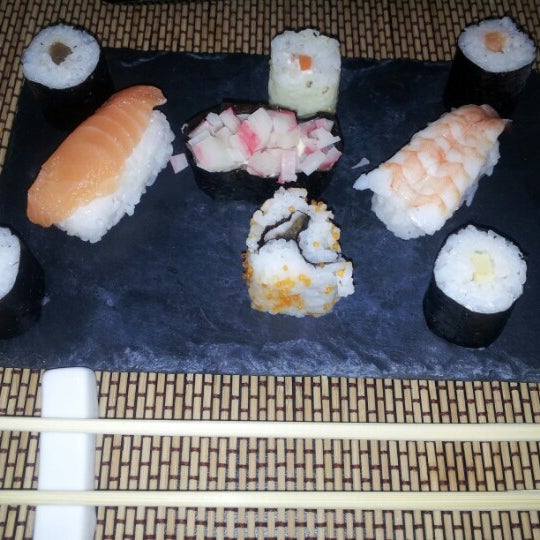 รูปภาพถ่ายที่ SushiTime โดย María M. เมื่อ 2/6/2013