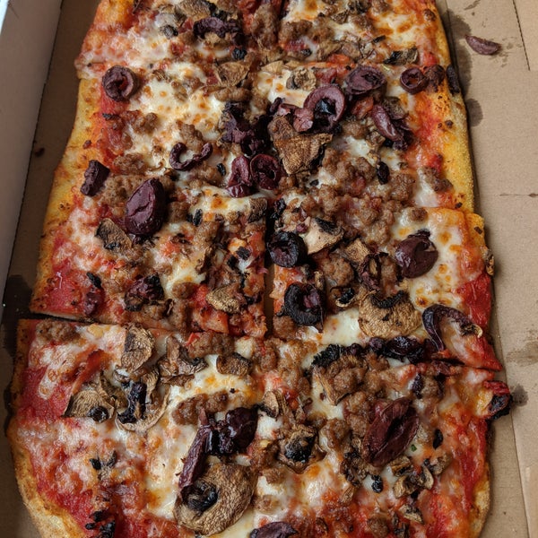 Foto tirada no(a) DC Pizza por Adam em 5/22/2018