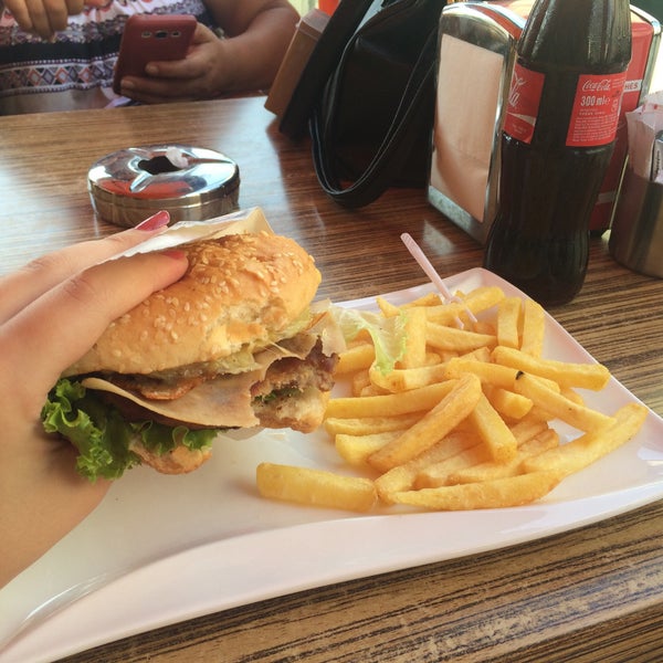 Foto tirada no(a) Cafe Nayino por Seri Y. em 8/21/2016