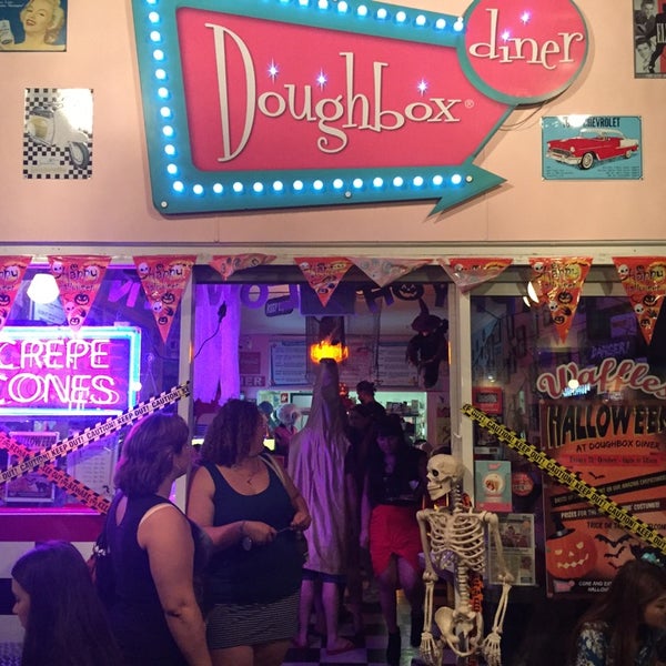 Foto tirada no(a) Doughbox Diner por Beau em 10/31/2014