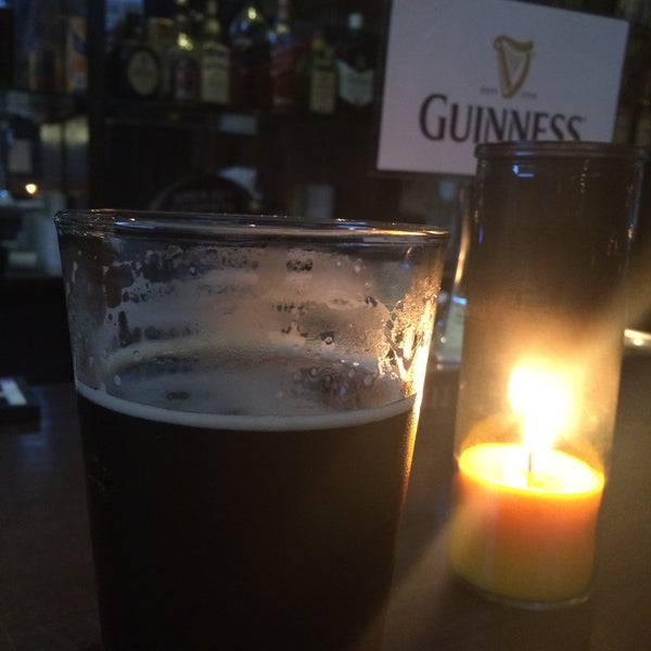 4/17/2015 tarihinde Hiromi Y.ziyaretçi tarafından Reilly&#39;s Irish Tavern'de çekilen fotoğraf