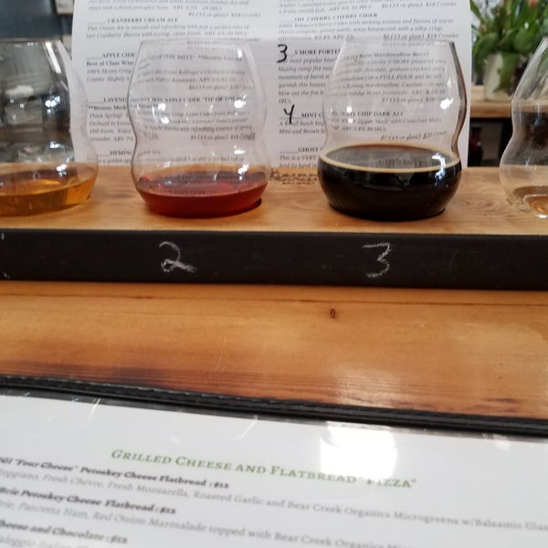 Photo prise au Burnt Marshmallow Brewing and Rudbeckia Winery par Michelle S. le3/30/2019