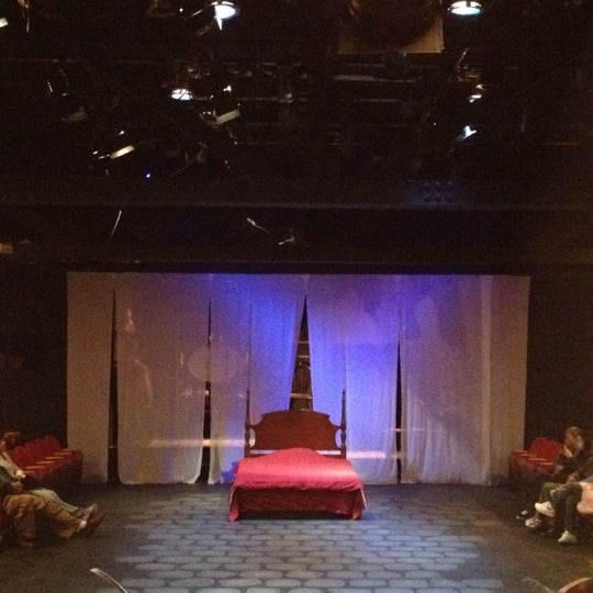 Снимок сделан в Long Beach Playhouse пользователем Kate M. 12/7/2012
