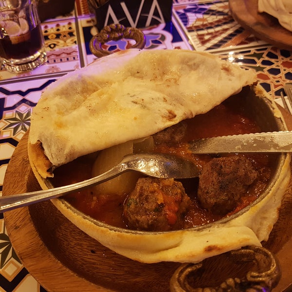 Se come muy bien. El Kebab Halabi está muy bueno. Aunque es caro.